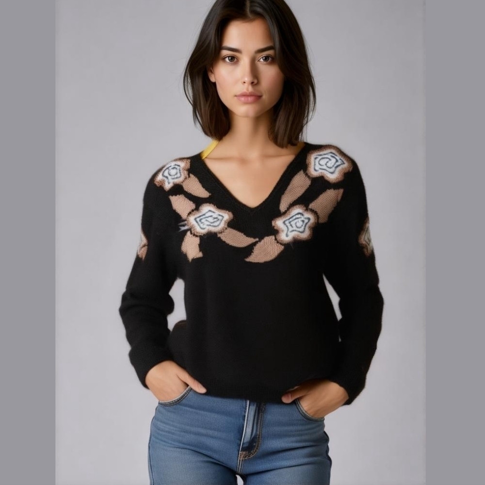 VINTAGE Retro Black & Floral Embroidery Crewneck Knit Sweater Size Medium